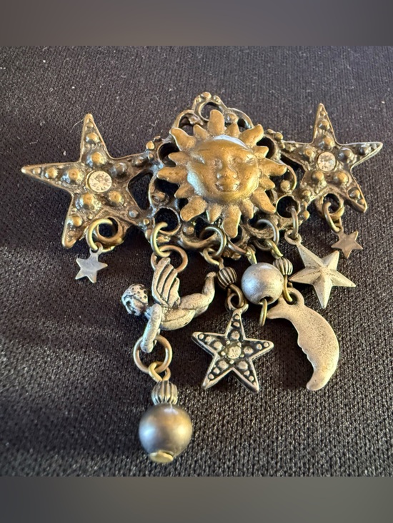 Jewelry - Vintage Sun & Stars Dangle Charm Brooch Pin Gold-Tone Sun Face articulated